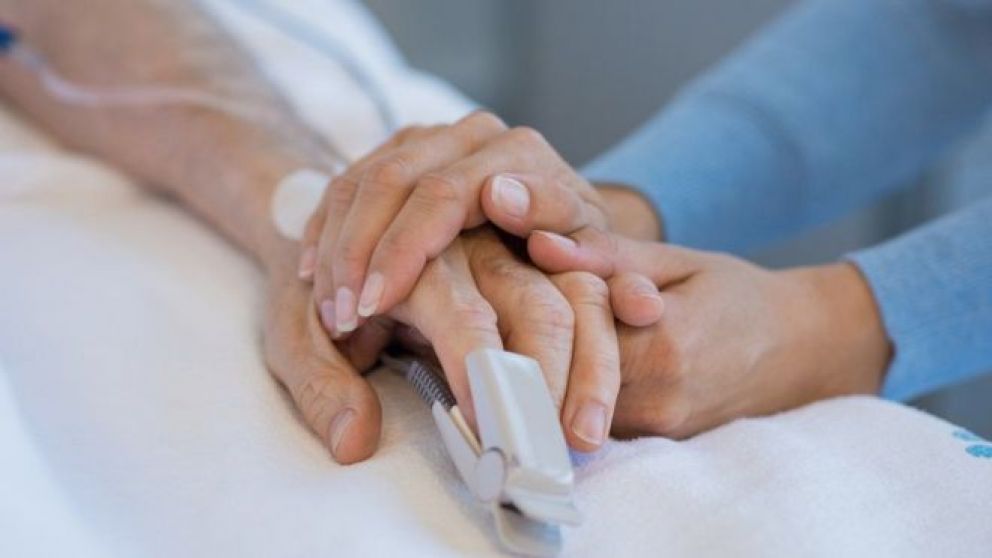 Científicos descubrieron cuál es el último sentido que se pierde antes de morir