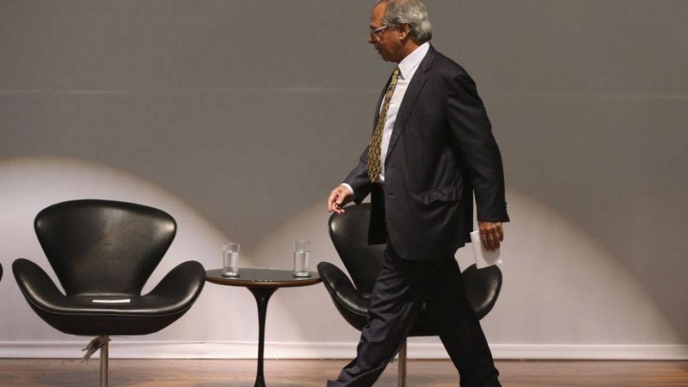 Paulo Guedes, preocupado por la crisis de Gabinete