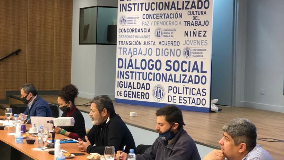 Sindicatos y organizaciones sociales buscan crear 4 M de empleos