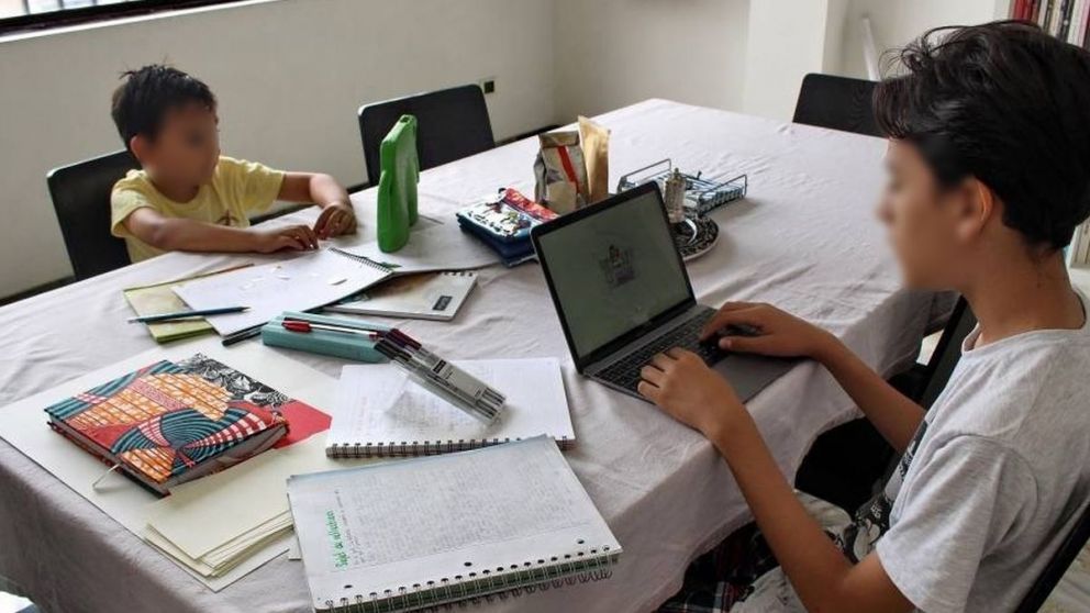 El Enacom entrega 26.000 tarjetas de telefonía gratis en barrios vulnerables porteños