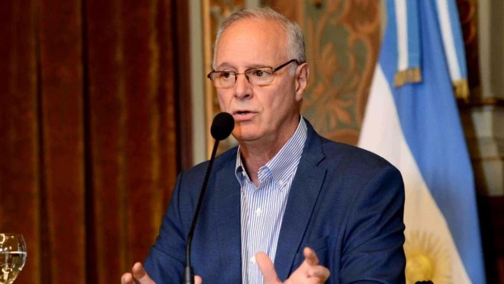 Gollán advirtió que si hay riesgo de saturación tendrá que "apretar el botón rojo"