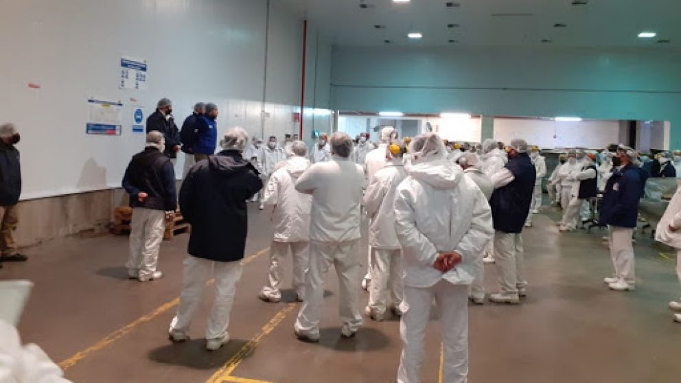 Tras varias asambleas, los trabajadores de La Salteña pidieron hisopados y cierre preventivo de la planta