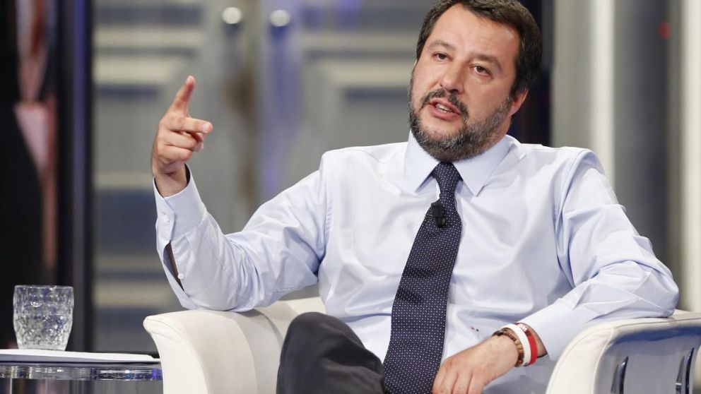 Autorizan juicio a Salvini por secuestro de personas