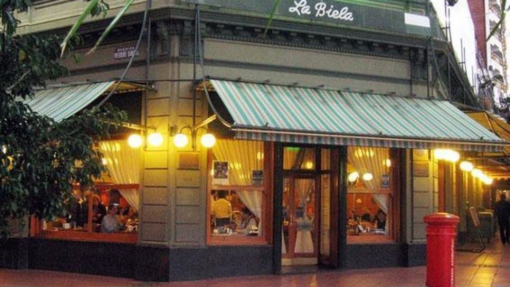 La Biela, un bar con 70 años de historia en el barrio de Recoleta