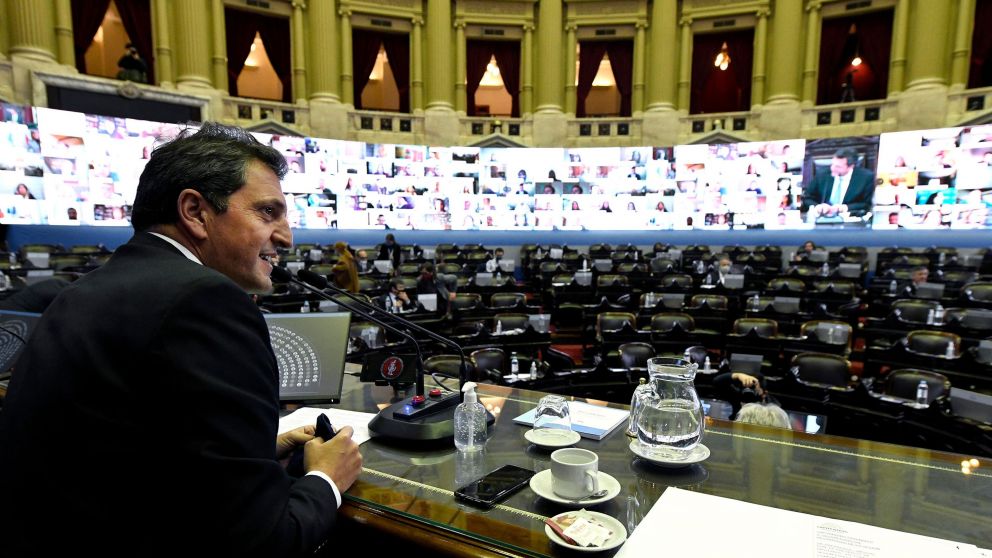 Buenos Aires: El presidente de la C�mara de Diputados, Sergio Massa, durante la sesi�n remota de la C�mara Baja que debate proyectos consensuados como Econom�a del Conocimiento, el referido a la donaci�n de plasma y el que regula la actividad de Teletraba