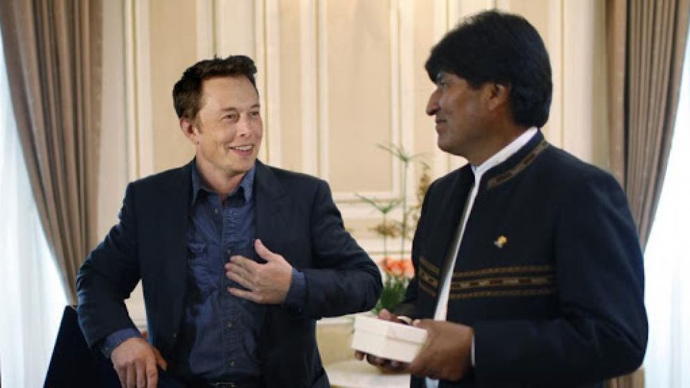 Elon Musk vs. Evo Morales en twitter
