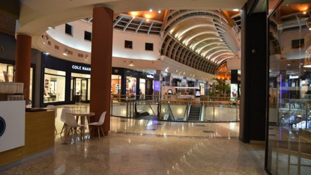 Tras desplome de 95%, shoppings advierten que no llegan a septiembre