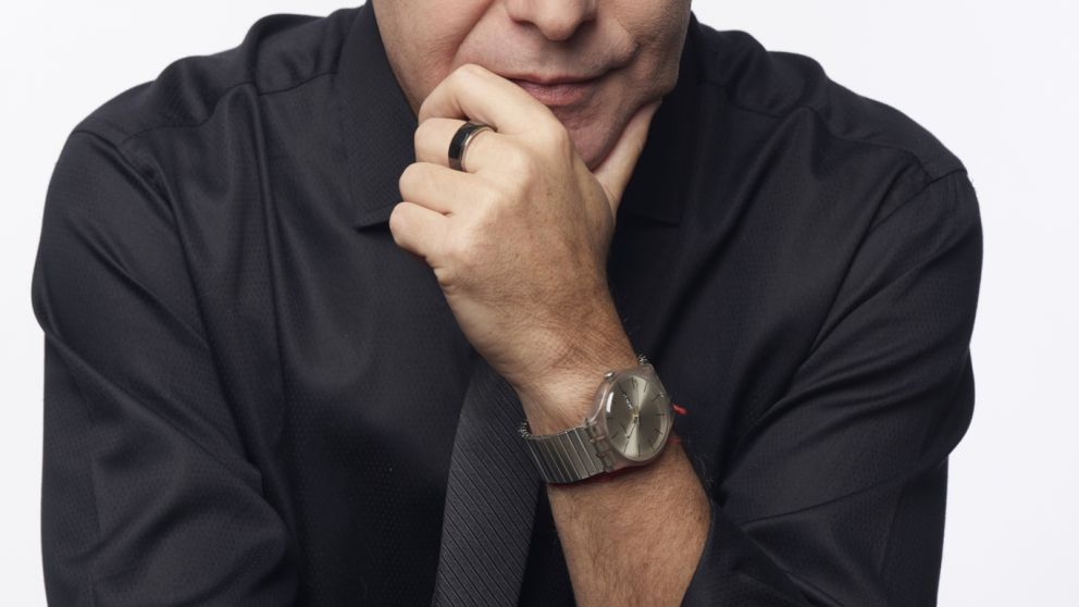 “Soy un poeta que trabaja de periodista y escribe novela”