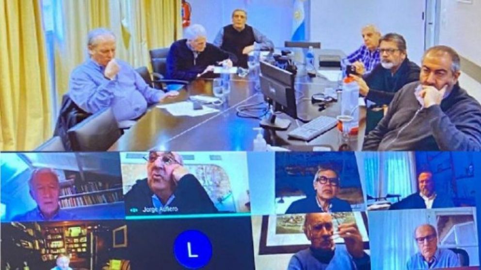 Los empresarios y la CGT quieren ganarle de mano a la política