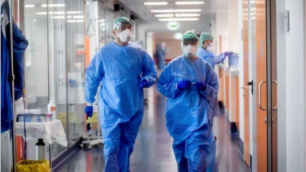 Registraron más de 100 muertes por coronavirus en un día