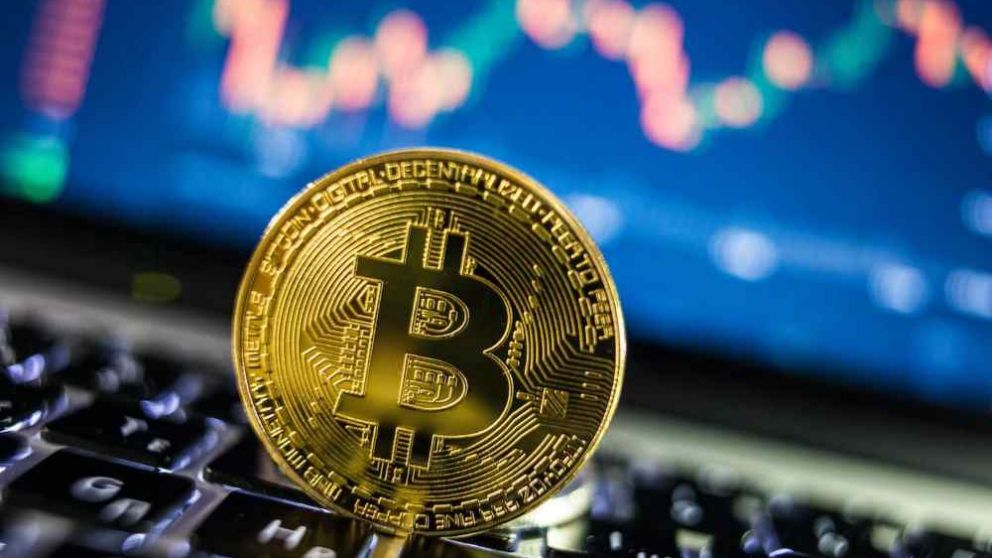 El dólar bitcoin hoy supera los 120 pesos y se acerca al blue