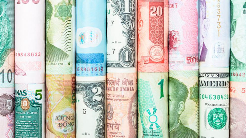 No sólo de dólares vive el turista: cuánto "costarán" el euro y el real para viajes