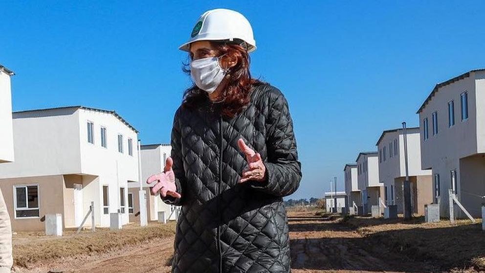 Bielsa recordó que se encontró con 11 mil viviendas del plan Procrear que no fueron entregadas a sus beneficiarios