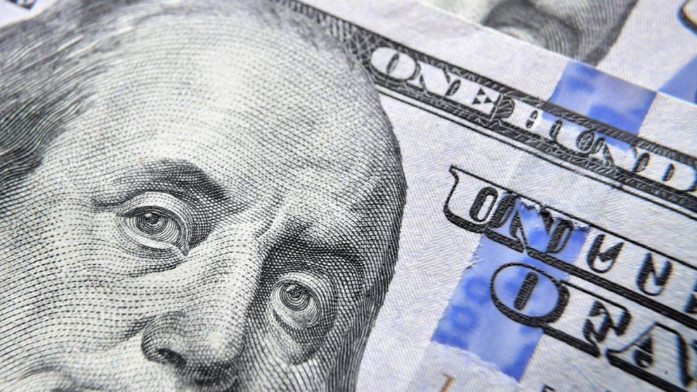El dólar blue hoy inicia julio con una caída en su valor de venta