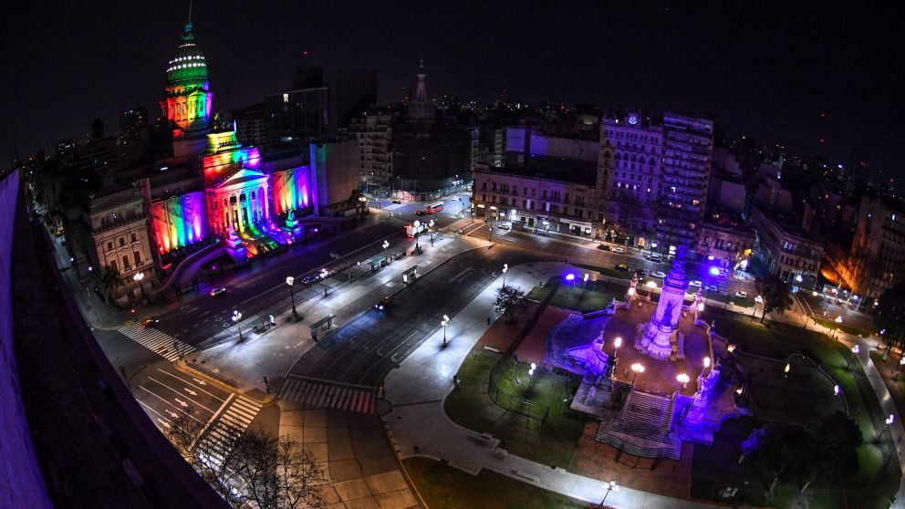 Los edificios públicos, con los colores de la diversidad