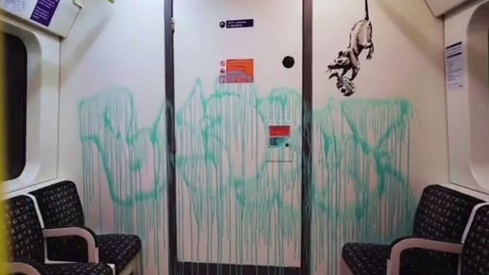 Banksy dejó su firma junto a una rata sosteniendo alcohol en gel