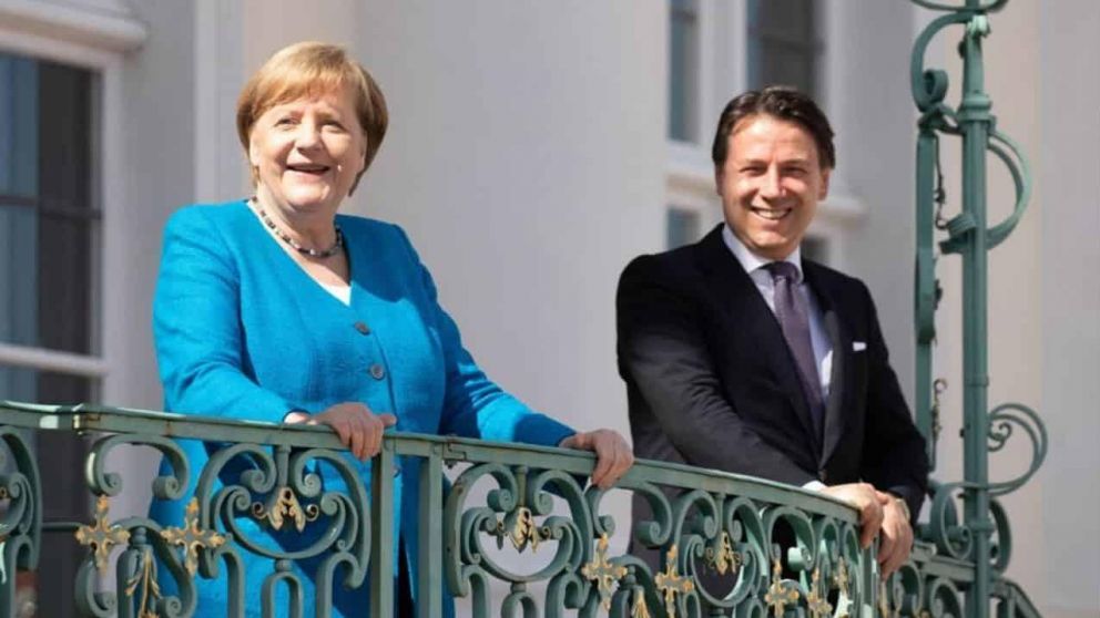 Merkel pide "mirar más allá de las cifras" a líderes de la UE para el paquete de rescate