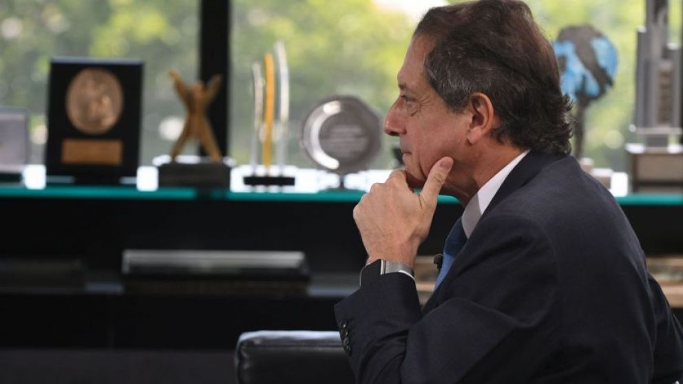 Con condiciones, Miguel Pesce le puso fecha de defunción al cepo al dólar