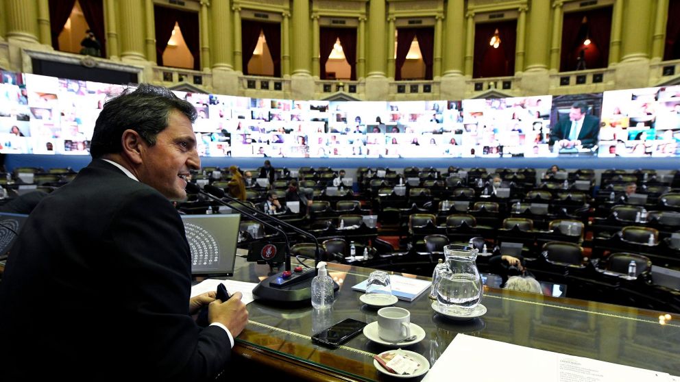 Buenos Aires: El presidente de la Cámara de Diputados, Sergio Massa, durante la sesión remota de la Cámara Baja que debate proyectos consensuados como Economía del Conocimiento, el referido a la donación de plasma y el que regula la actividad de Teletraba