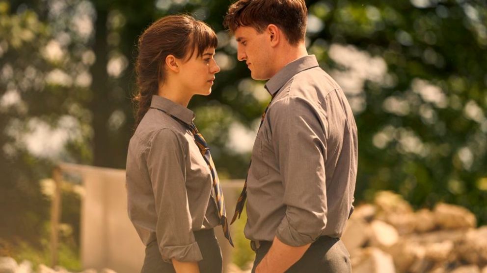 Un romance nacido en la escuela que vivirá mil historias a través del tiempo.