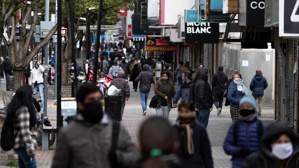 En Quilmes continuó la circulación de gente a pesar de que permanecen cerrados los comercios no esenciales