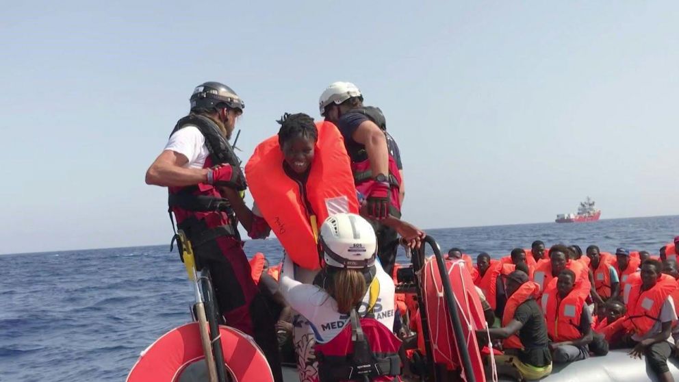 Italia habilita desembarco de migrantes en Sicilia