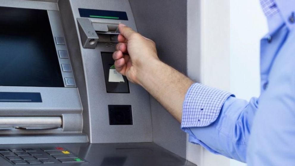 Hasta septiembre los cajeros automáticos no cobrarán por las extracciones