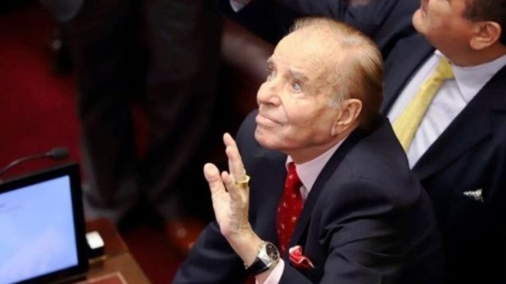 Carlos Menem inicia su cumpleaños número 90 internado en terapia intensiva