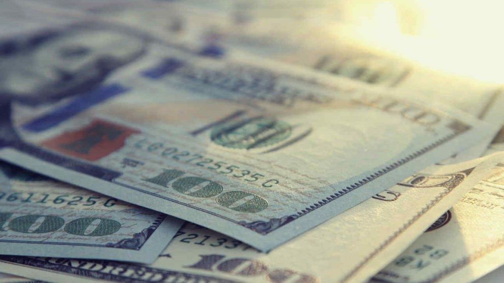 Cómo invertir en dólares, con o sin dólares