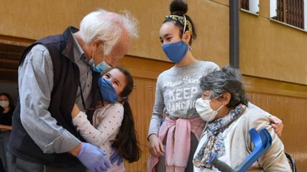 PAMI ofrece un subsidio para los jubilados que necesitan cuidadores a domicilio