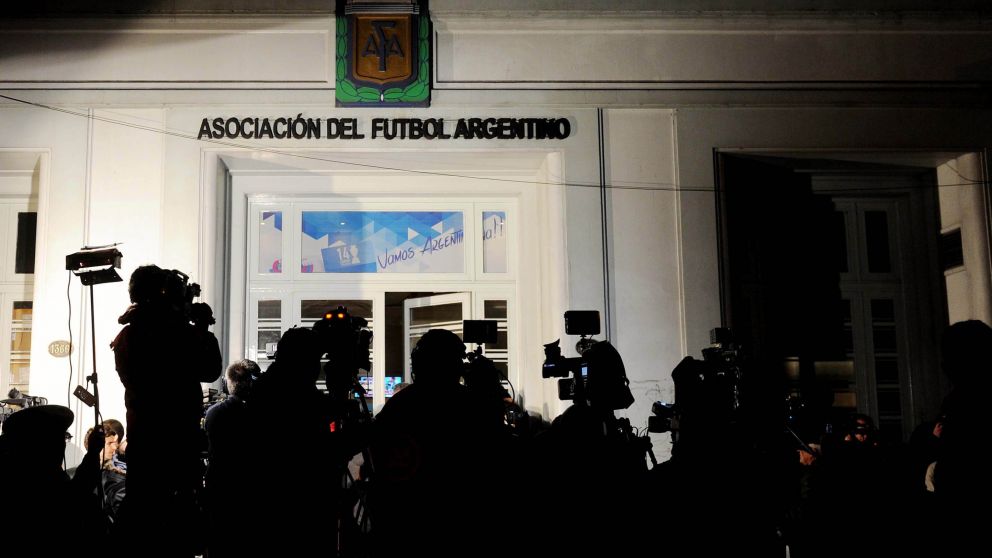 La AFA y Agremiados ya firmaron dos acuerdos para intentar aplacar el golpe para el mercado laboral