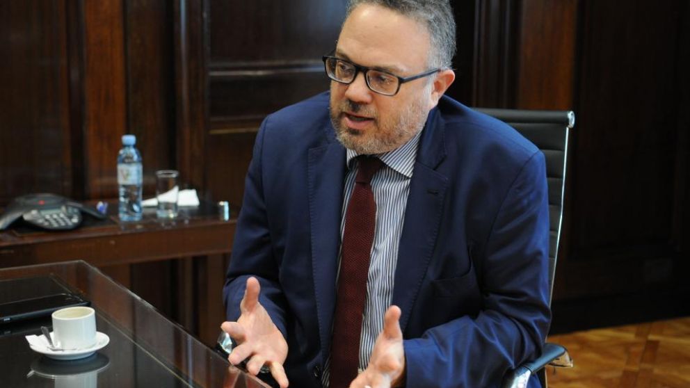 Kulfas reconoció que con Vicentín el Gobierno buscará "mayor previsibilidad" en el dólar