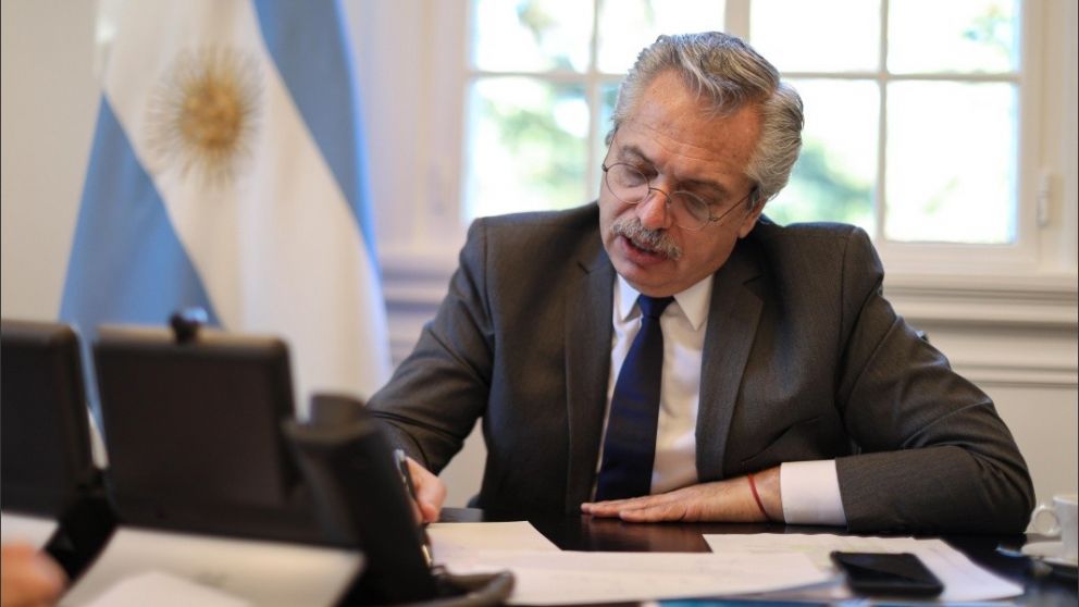 El presidente saludo a los trabajadores públicos