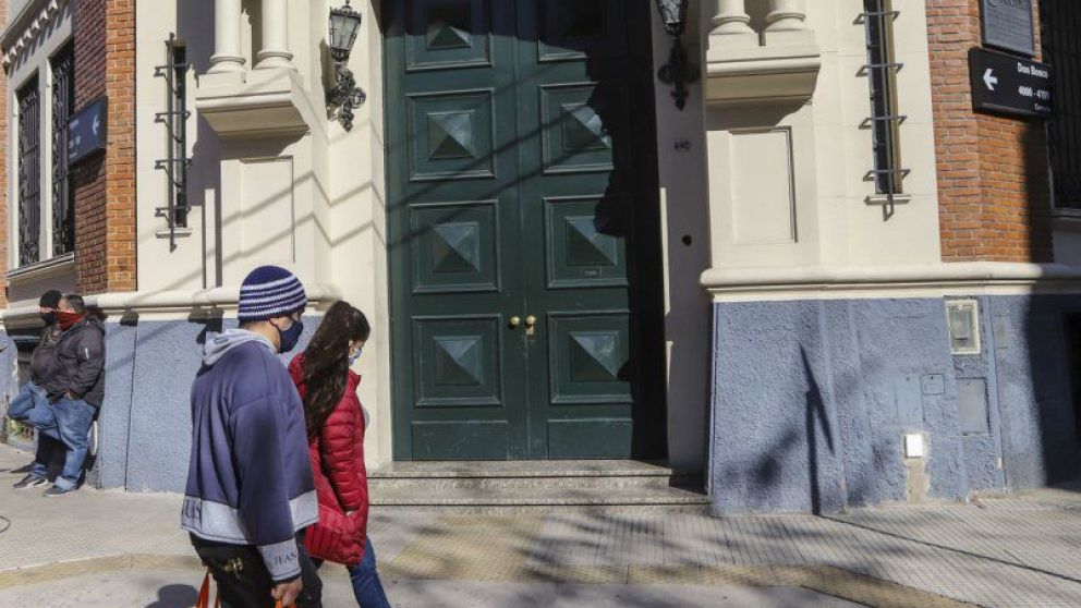 Trasladaron a los pacientes más graves y los restantes mantendrán un control en el instituto por no presentar síntomas
