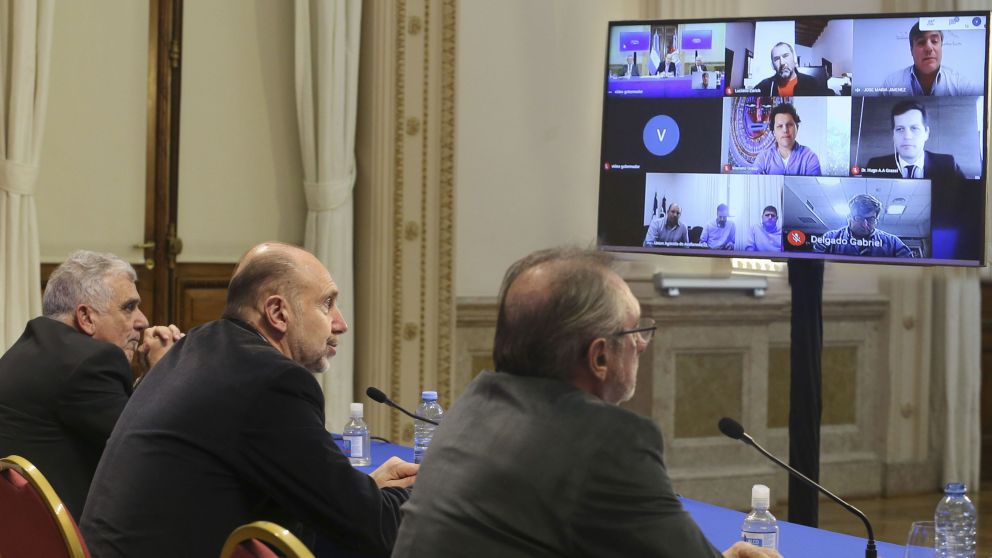 Perotti (en el centro) durante el encuentro con acopiadores