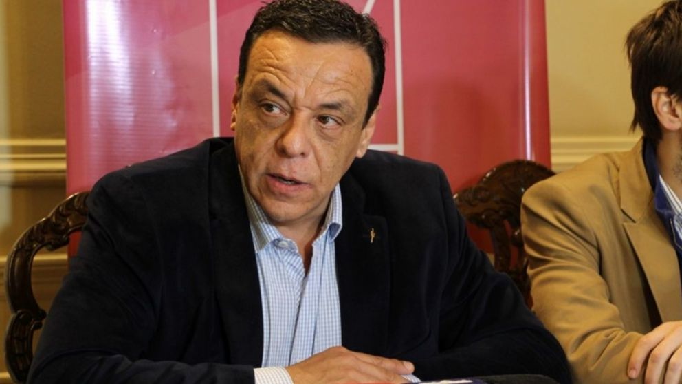 El intendente Osvaldo Cáffaro defendió el uso de las estampillas en Zárate