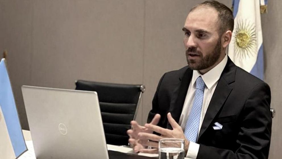 Deuda: Guzmán volvió a apuntar contra BlackRock