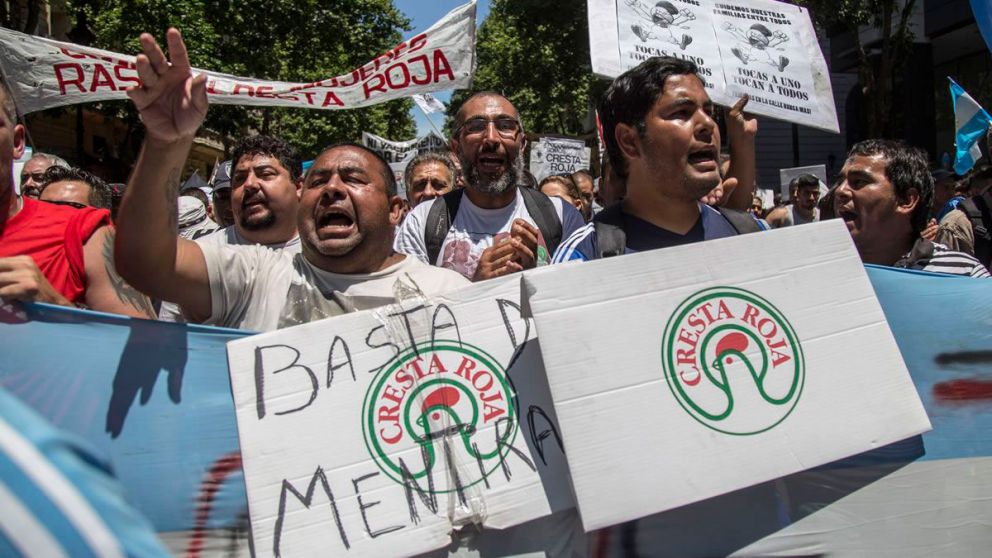 Los trabajadores buscan salvar su empleo