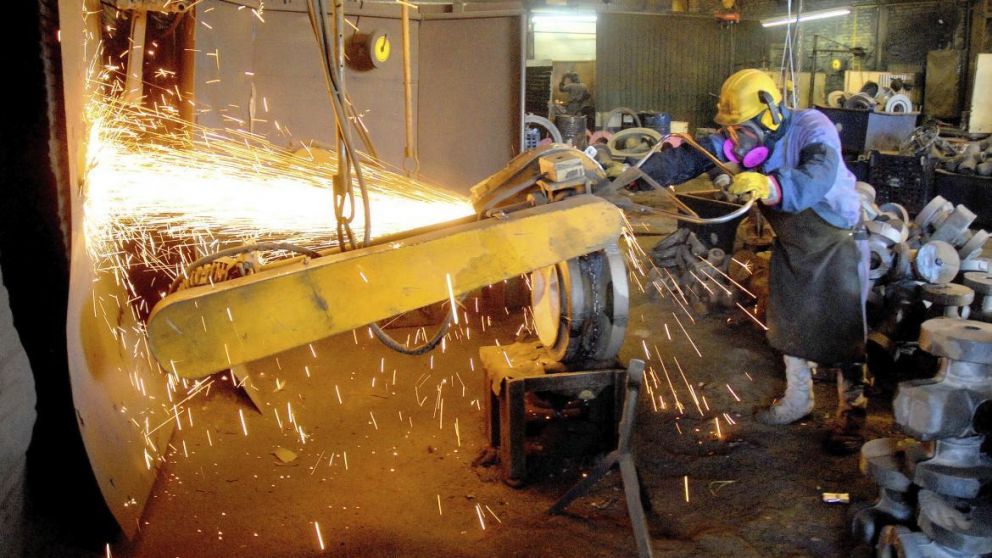 Con caída récord al inicio de la cuarentena, la UIA alerta por el futuro de las fábricas