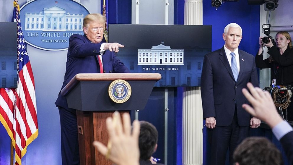 Trump aplica el "America First" para proteger a los estadounidenses de los efectos del coronavirus