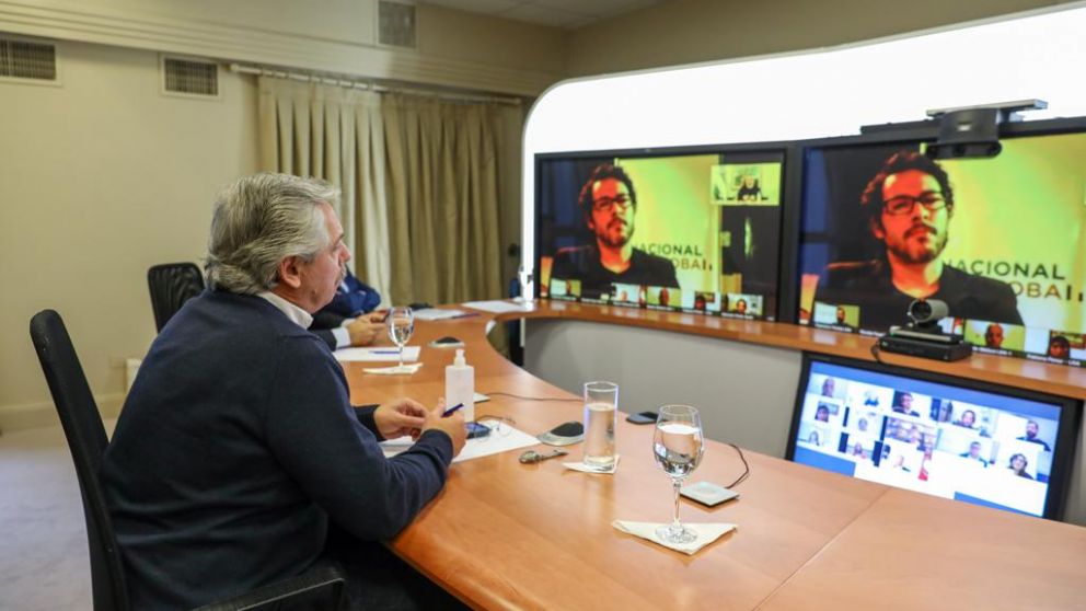 Fernández fue entrevistado desde Olivos por 11 periodistas de Radio Nacional de todo el país