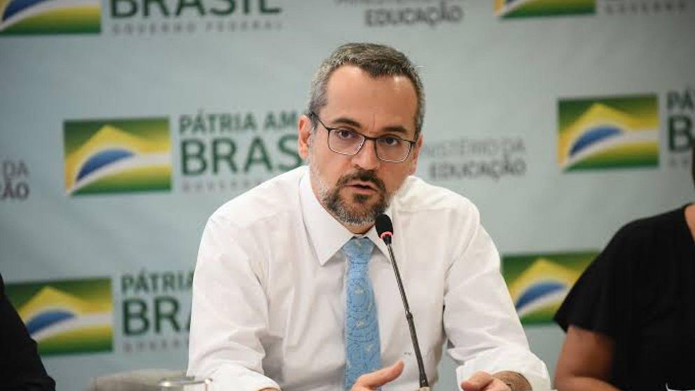 Renunció el ministro de Educación de Bolsonaro