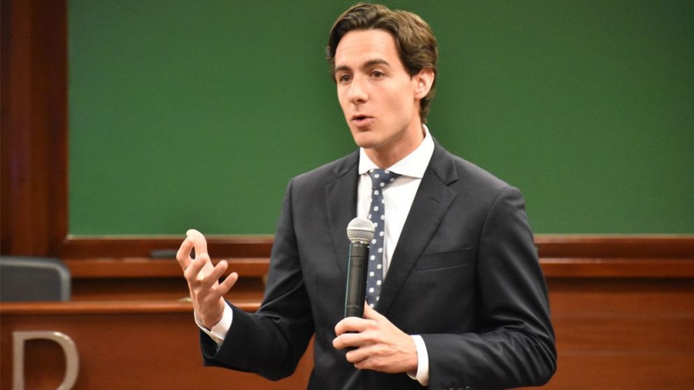 Alejo Czerwonko, director del banco suizo UBS, habló en una videoconferencia