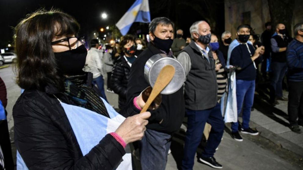 La gente se manifestó en Santa Fe