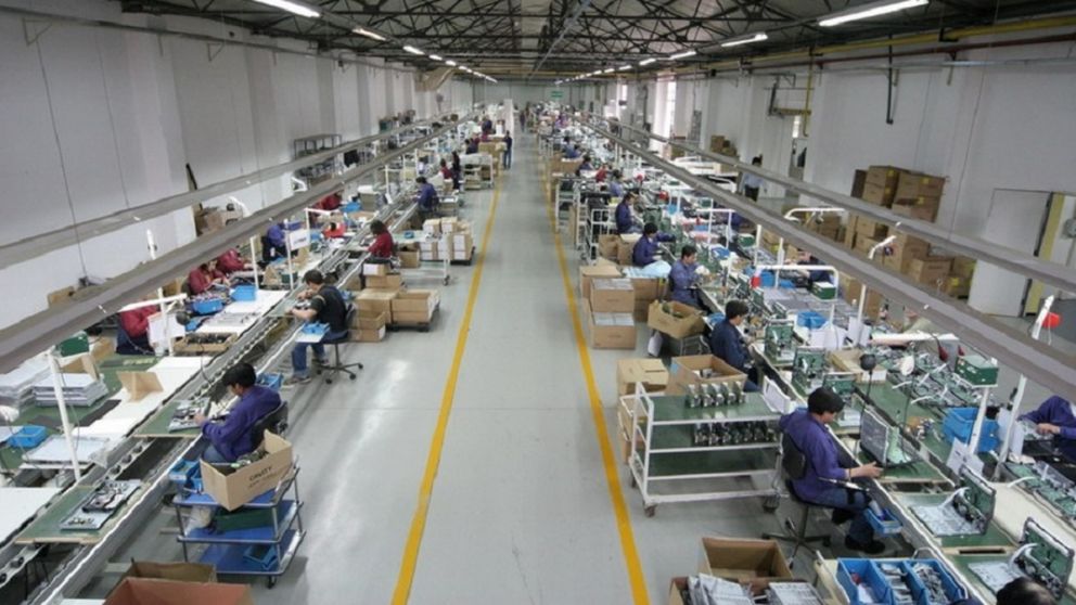 En las fábricas debe cumplirse el distanciamiento social