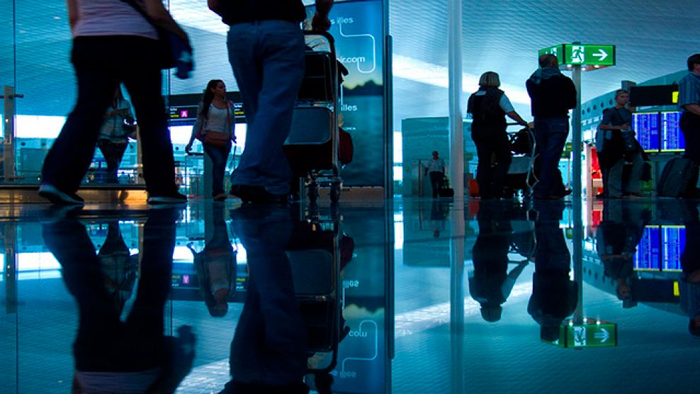 Algunos aeropuertos est�n volviendo a operar