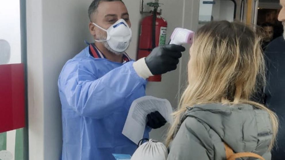 Se maneja una regla general de tiempo para las personas que hayan presentado algún tipo de síntoma de coronavirus