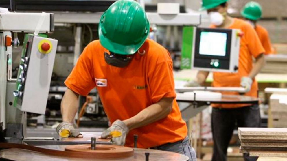 Industriales alertan que la ayuda ATP no alcanza para mantener a flote a las fábricas