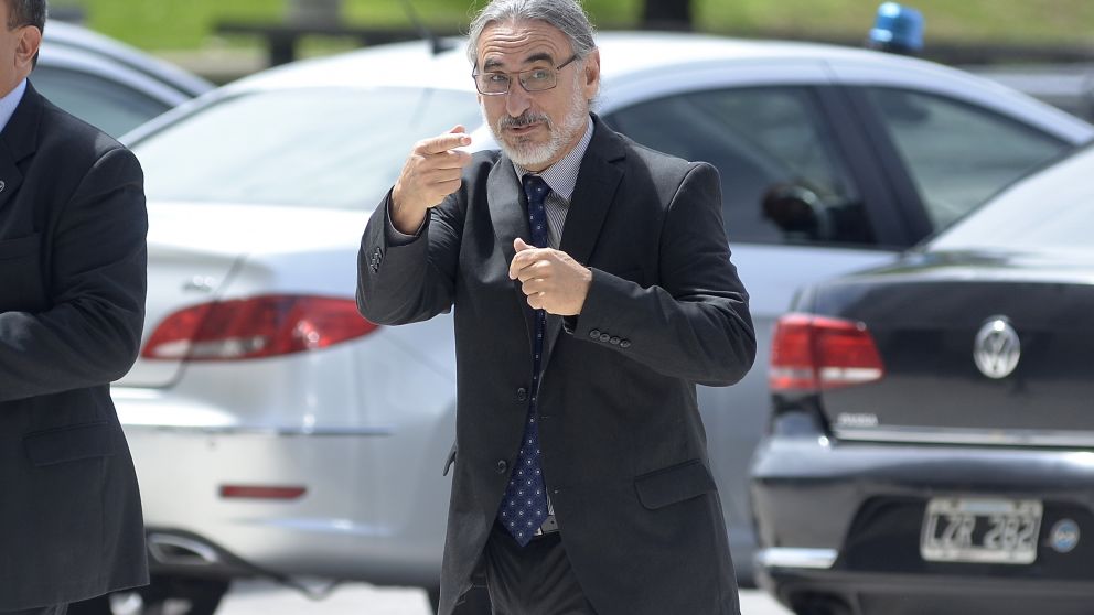 Basterra tendrá su presentación virtual