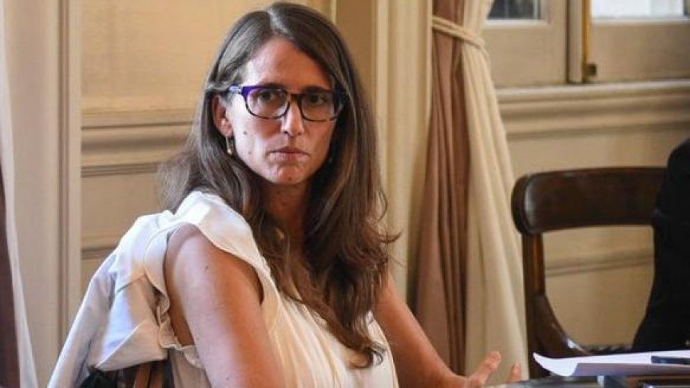 "Es central transversalizar la perspectiva de género en todo el Estado"